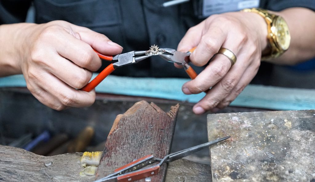 What Are the Qualities of a Good Jewelry Repair Shop? A Closer Look