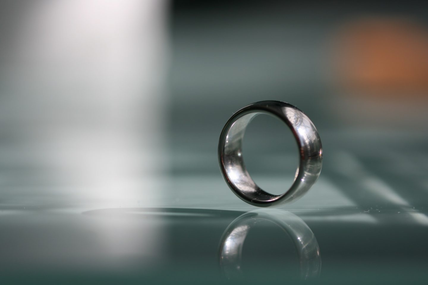 How to Remove Tarnish From a Silver Ring