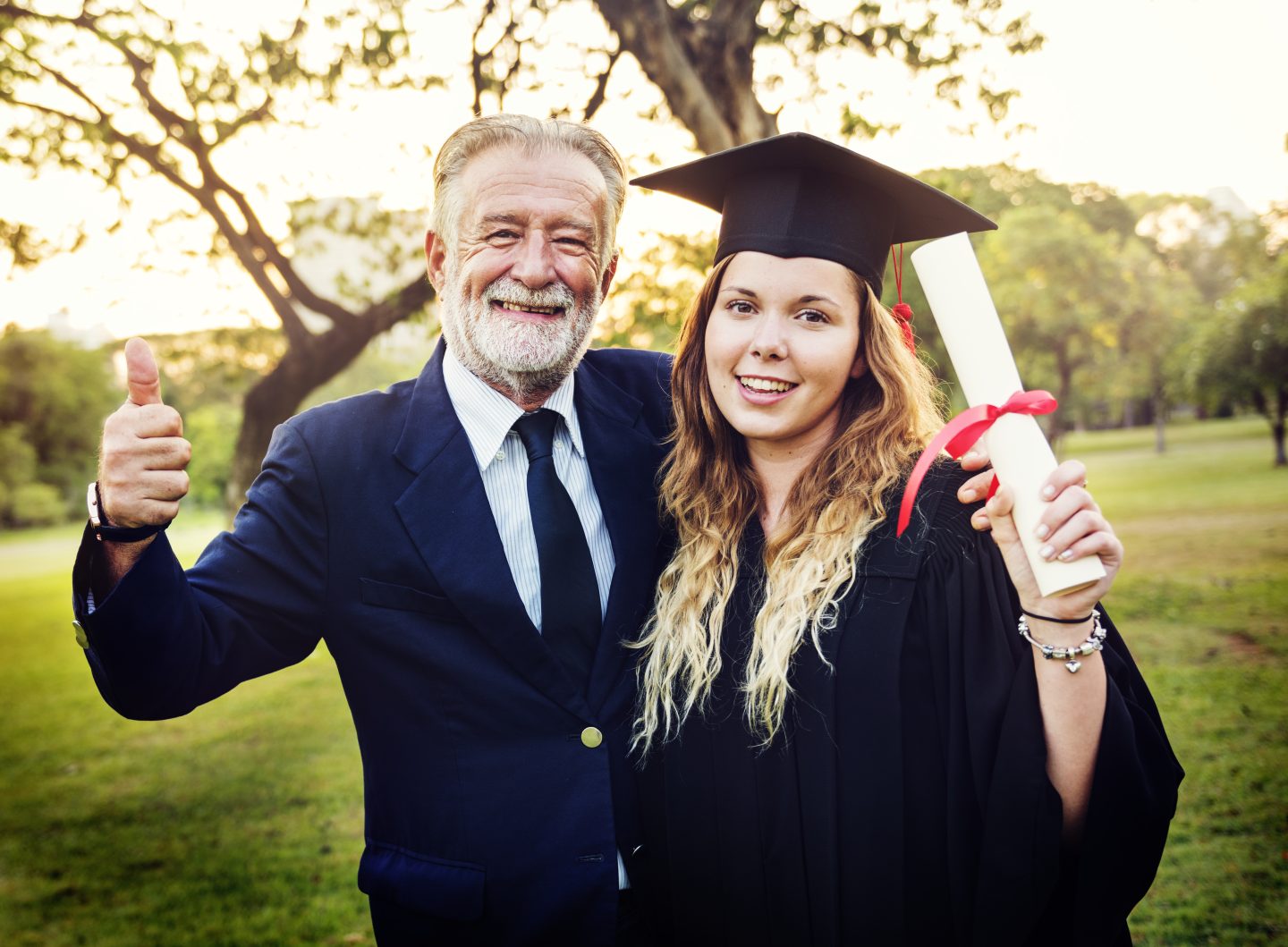 Graduation Gifts That Shine: Meaningful Jewelry for Grads